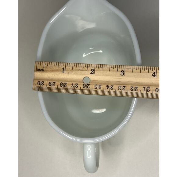 Vintage Pyrex Gravy Boat - Picture 8 of 9